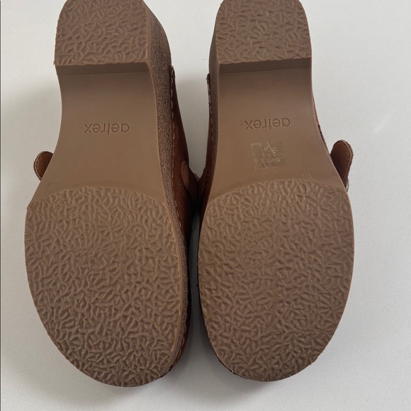 Aetrex Madison clogs. NWOT size 7.5-8 - Picture 12 of 16